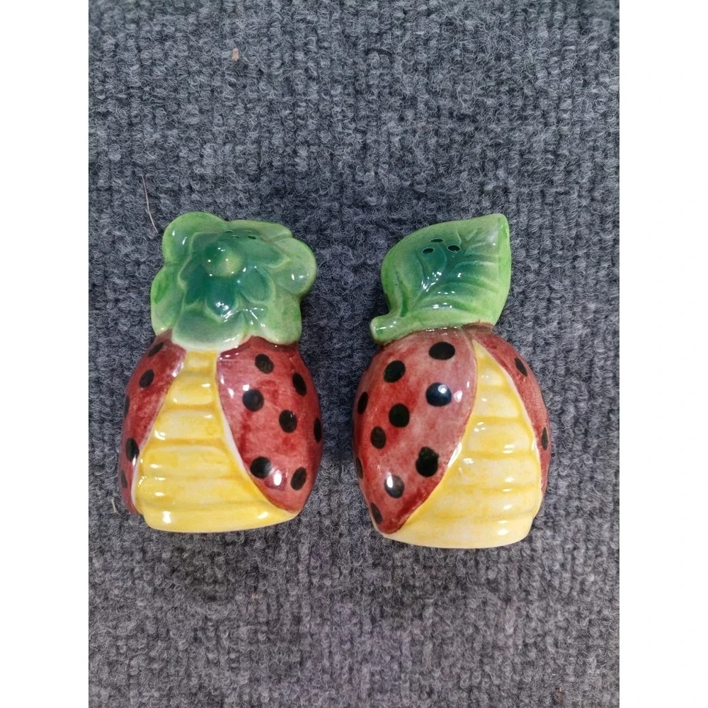 Vintage Japan Lady Bug Salt Pepper Shakers Anthropomorphic Bugs Ceramic MCM